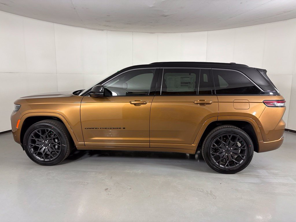 New 2027 Jeep Grand Cherokee Summit w/ Adv Protech Group IV AWD/4WD image 5