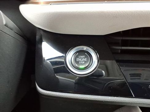 Used 2024 Buick Envision Avenir AWD/4WD image 33