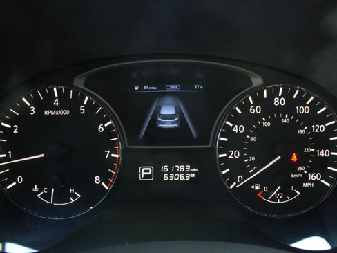 Used 2014 Nissan Pathfinder SV image 31