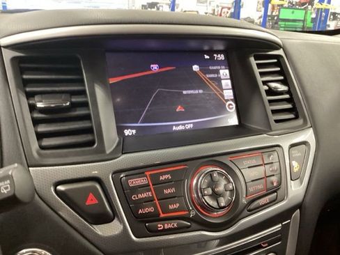 Used 2019 Nissan Pathfinder SL image 12