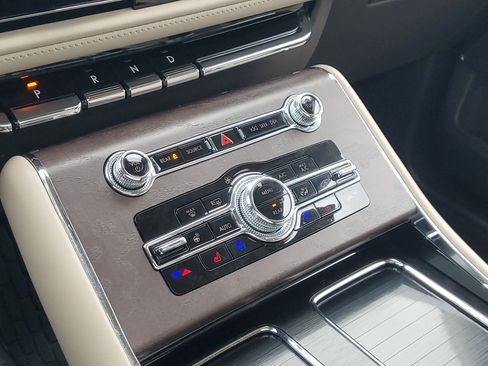 Used 2024 Lincoln Aviator Reserve w/ Equipment Group 201A image 18