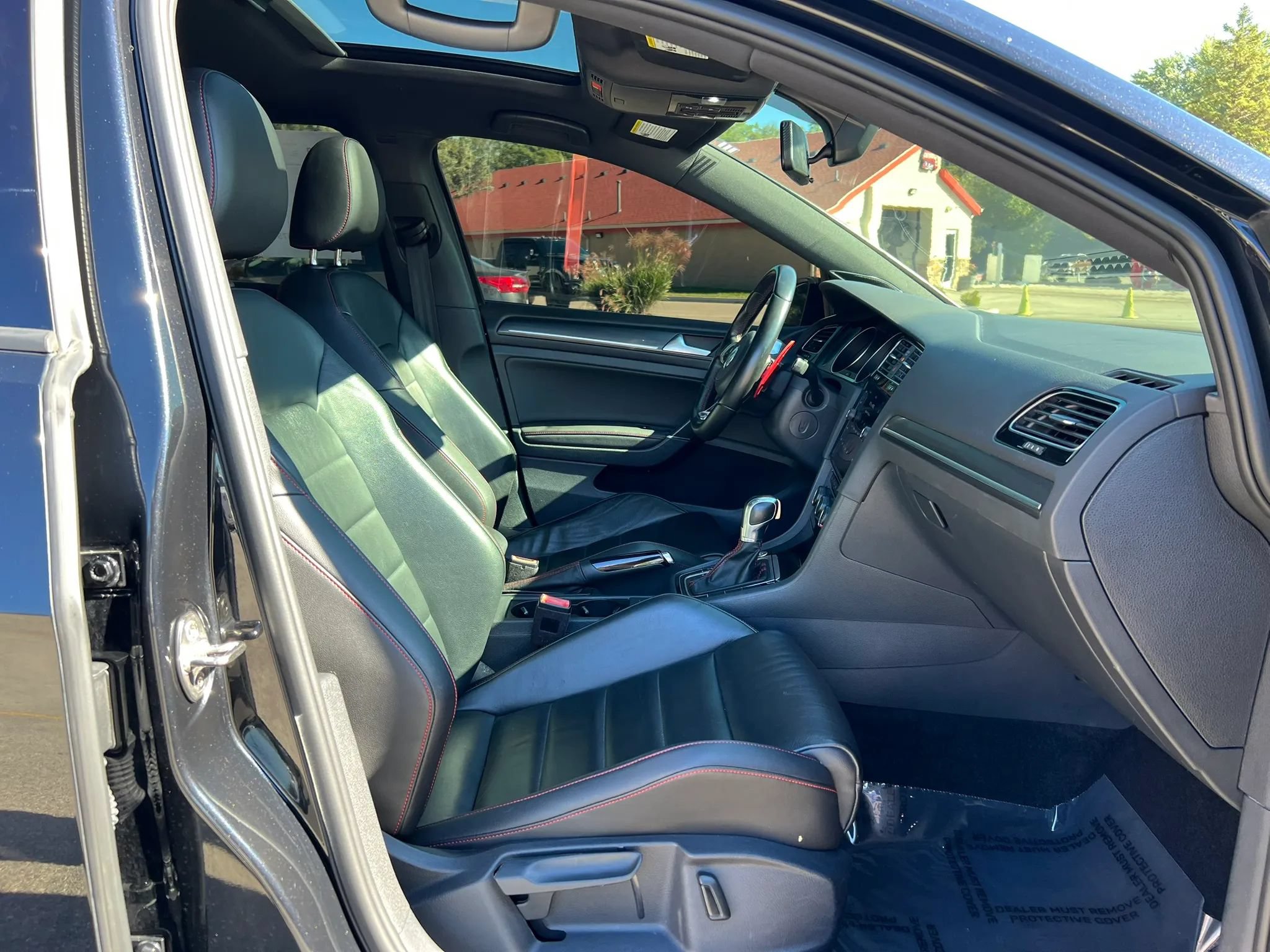 Used 2019 Volkswagen GTI SE FWD image 24