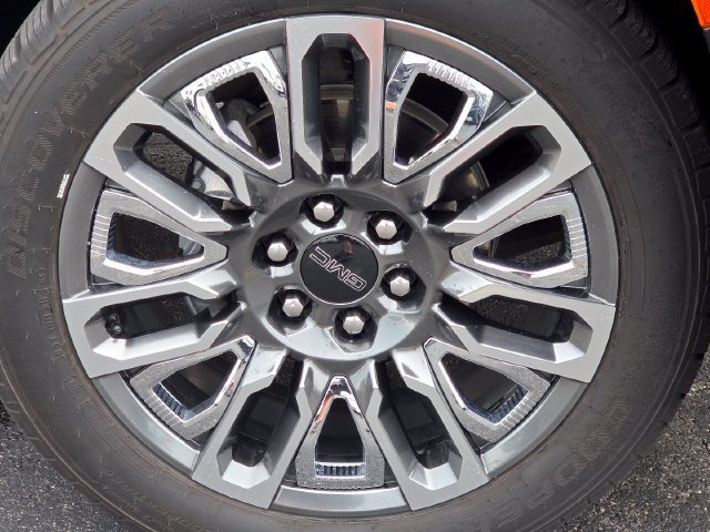 Used 2024 GMC Yukon Denali Ultimate AWD/4WD image 13