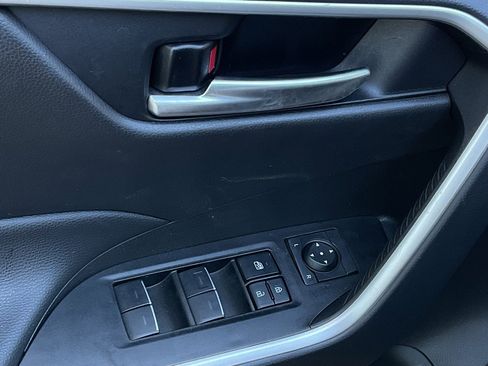Used 2025 Toyota RAV4 XLE image 12