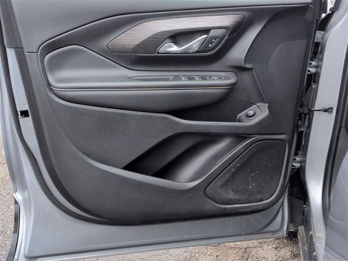 Used 2024 GMC Terrain SLE w/ Driver Convenience Package image 14