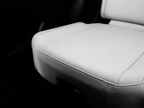 Certified 2021 Volkswagen Tiguan SE w/ Panoramic Sunroof Package image 60