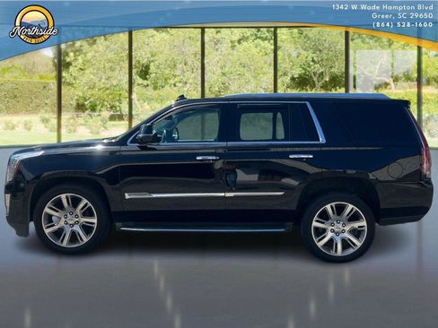 Used 2017 Cadillac Escalade Luxury AWD/4WD image 10