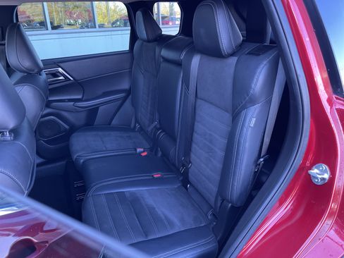 Used 2023 Mitsubishi Outlander SE Black Edition image 38