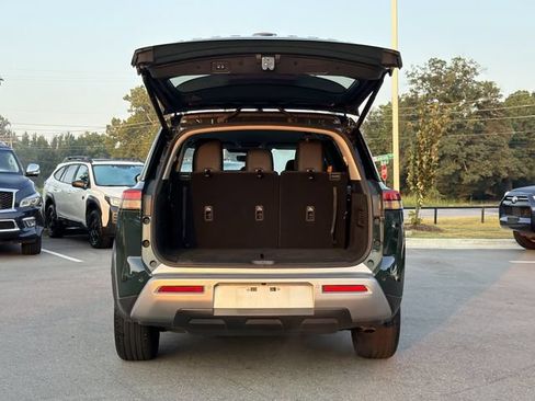 Used 2025 Nissan Pathfinder SL FWD image 15