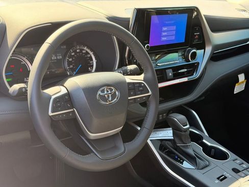 New 2026 Toyota Highlander XLE AWD/4WD image 14