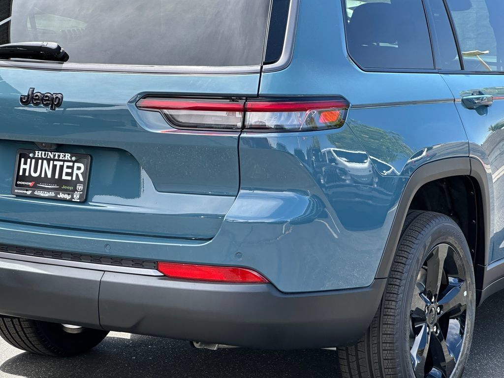 New 2026 Jeep Grand Cherokee L Limited w/ Limited Altitude Package AWD/4WD image 8