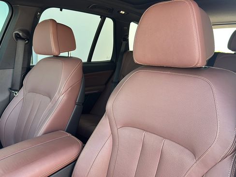 Used 2022 BMW X5 sDrive40i w/ Executive Package image 13