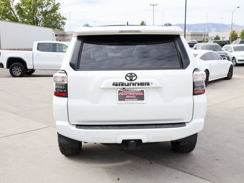 Used 2020 Toyota 4Runner SR5 AWD/4WD image 5