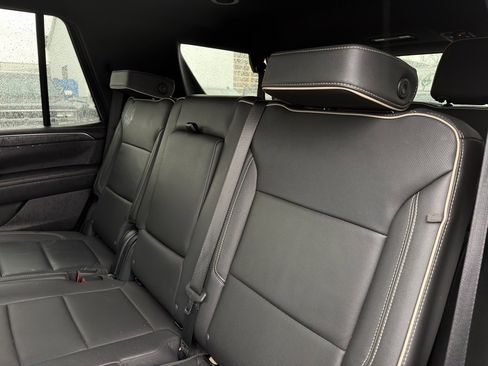 Used 2024 GMC Yukon SLT image 38