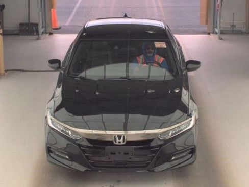Used 2018 Honda Accord Sport image 2
