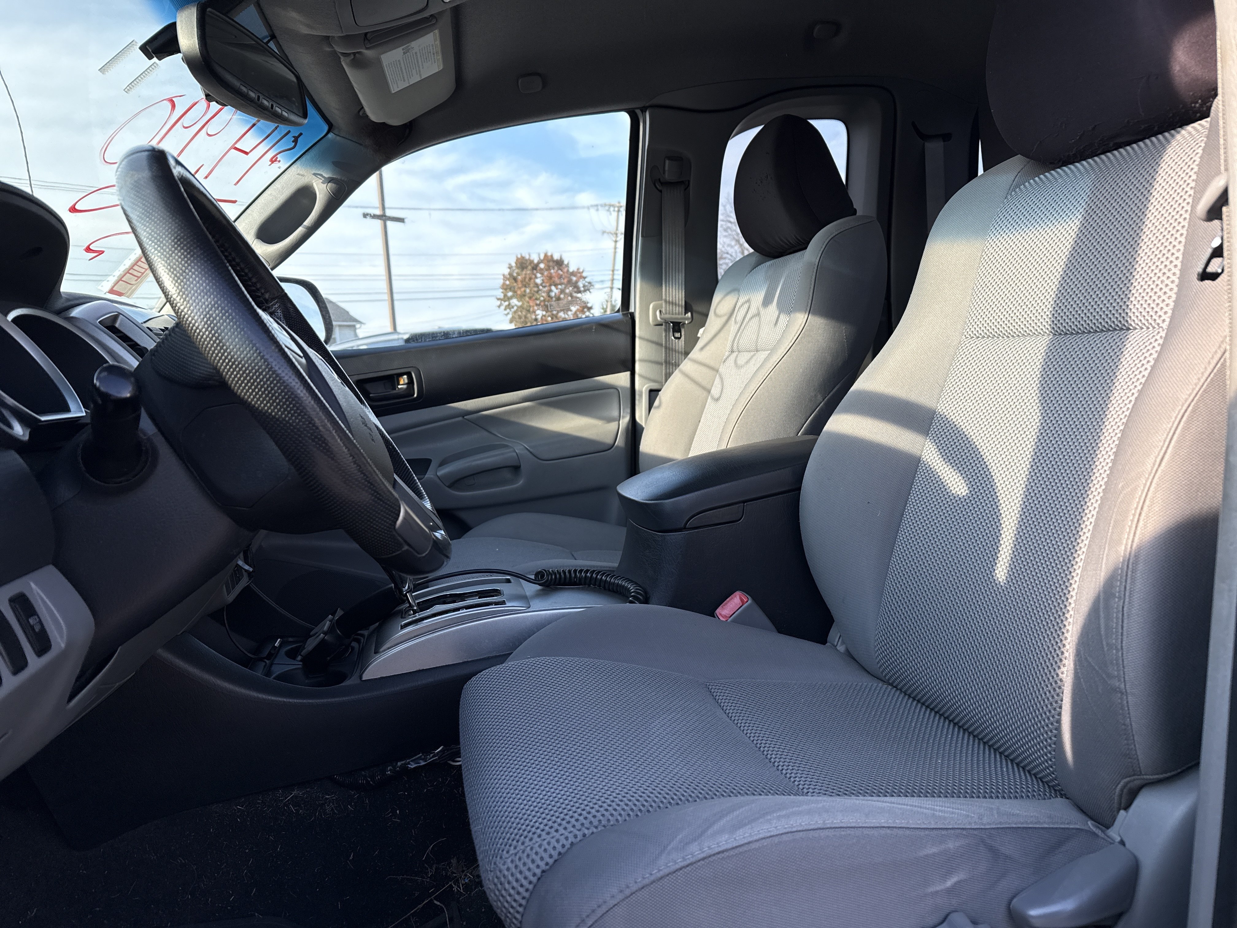 Used 2012 Toyota Tacoma 4x4 Access Cab V6 w/ TRD Sport Pkg image 12