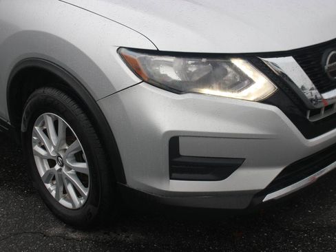 Used 2018 Nissan Rogue SV image 9