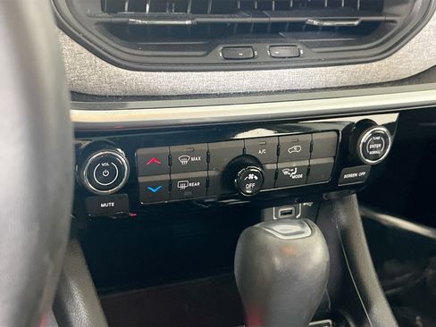 Used 2022 Jeep Compass Latitude w/ Sun and Sound Group AWD/4WD image 15