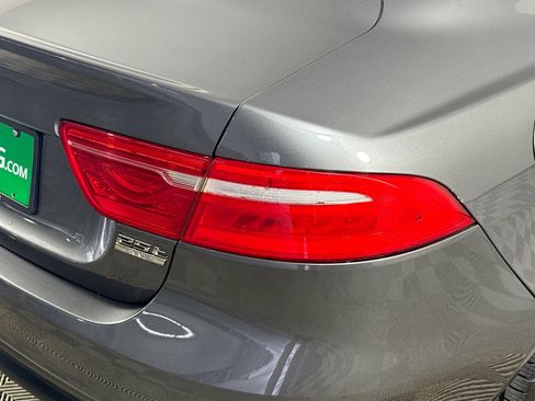 Used 2018 Jaguar XE Premium image 34