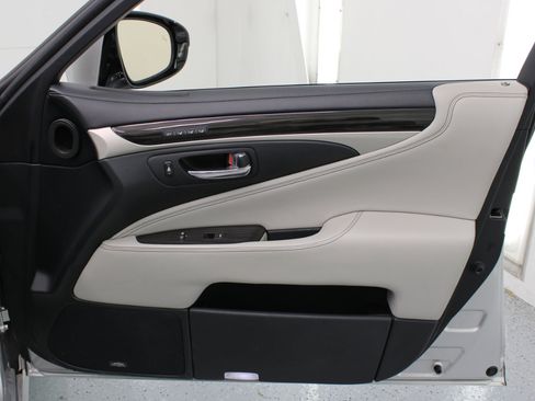 Used 2016 Lexus LS 460 image 51