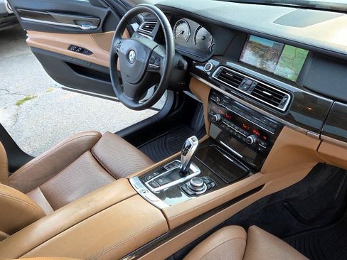 Used 2011 BMW 750Li xDrive AWD/4WD image 51
