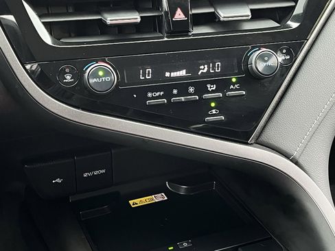 Used 2023 Toyota Camry XSE FWD image 18