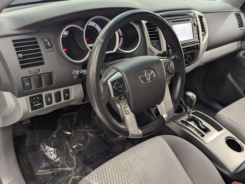 Used 2015 Toyota Tacoma 4x4 Double Cab image 3