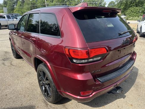 Used 2018 Jeep Grand Cherokee Altitude AWD/4WD image 4