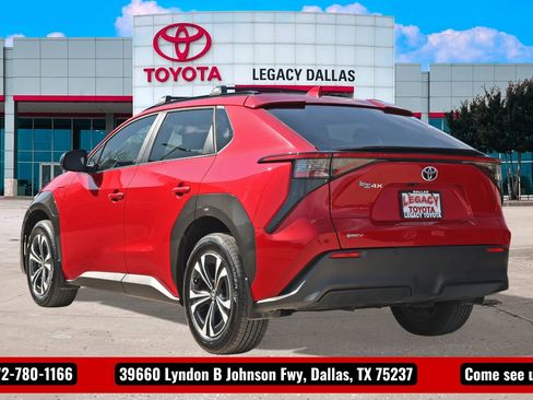 Used 2024 Toyota bZ4X XLE w/ Weather Package image 8