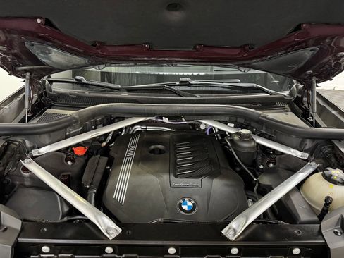 Used 2021 BMW X7 xDrive40i w/ M Sport Package AWD/4WD image 9