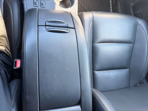 Used 2019 Toyota Highlander XLE AWD/4WD image 23