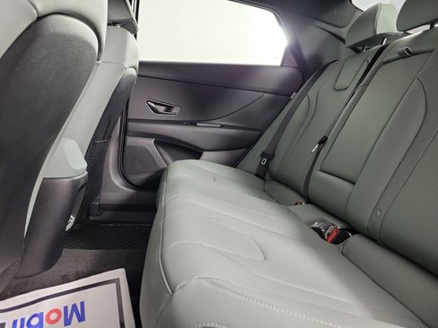 New 2025 Hyundai Elantra Limited image 32