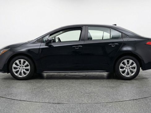 Used 2025 Toyota Corolla LE FWD image 5