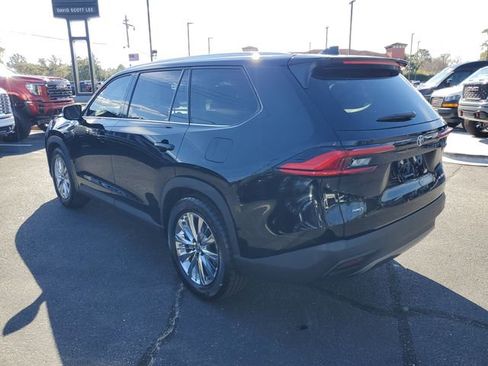 Used 2024 Toyota Grand Highlander AWD image 3