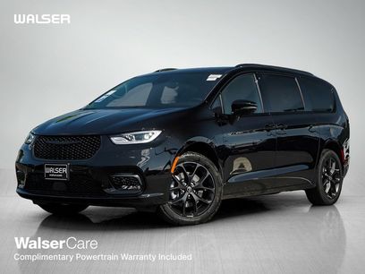 New 2026 Chrysler Pacifica Limited w/ S Appearance Package