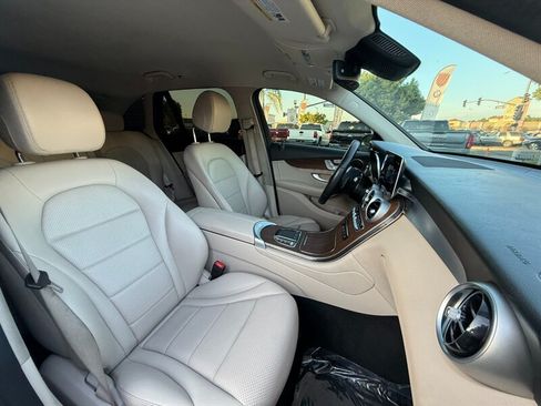 Used 2022 Mercedes-Benz GLC 300 4MATIC w/ Premium Package Lite image 40