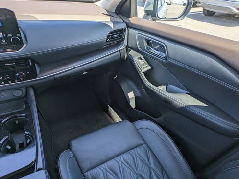Used 2023 Nissan Rogue Platinum w/ Platinum Premium Package FWD image 18