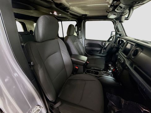 Used 2023 Jeep Wrangler Unlimited w/ Cold Weather Group image 29