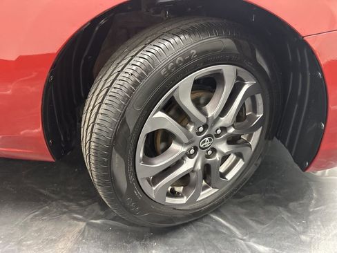 Used 2020 Toyota Yaris LE image 32