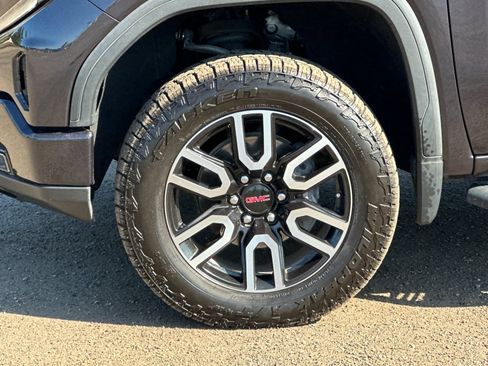 Used 2024 GMC Sierra 1500 AT4 w/ Technology Package AWD/4WD image 24