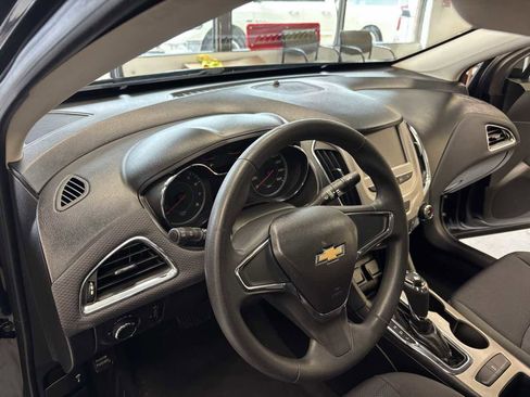 Used 2018 Chevrolet Cruze LS FWD image 13