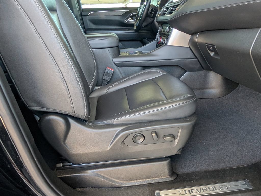 Used 2023 Chevrolet Tahoe Z71 w/ Luxury Package AWD/4WD image 28