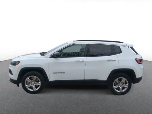 Used 2024 Jeep Compass Latitude w/ Sun and Sound Group AWD/4WD image 5
