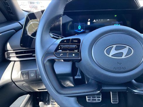 Used 2025 Hyundai Elantra SEL FWD image 24