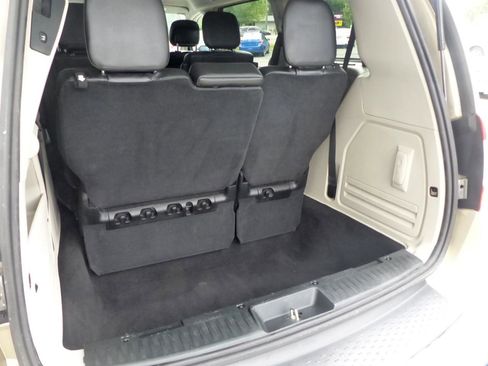 Used 2011 Chrysler Town & Country Touring-L w/ Entertainment Group #2 FWD image 26