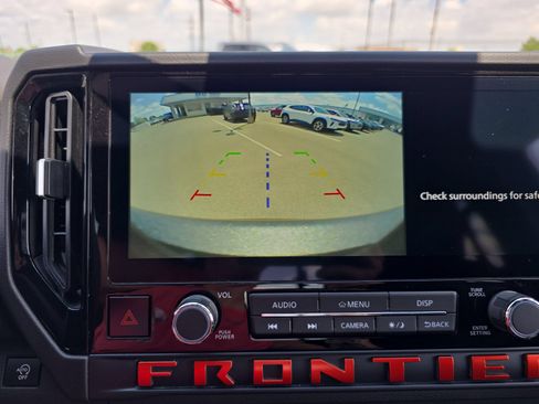 Used 2025 Nissan Frontier PRO-4X AWD/4WD image 23