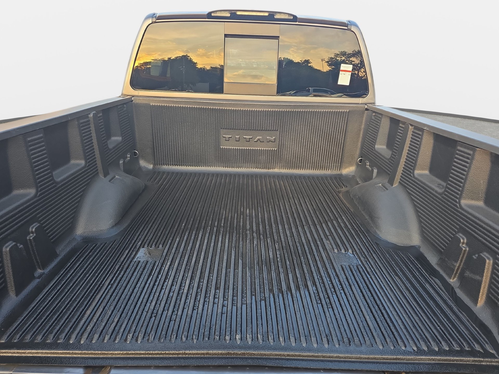 Used 2023 Nissan Titan SV w/ SV Convenience Package RWD image 12
