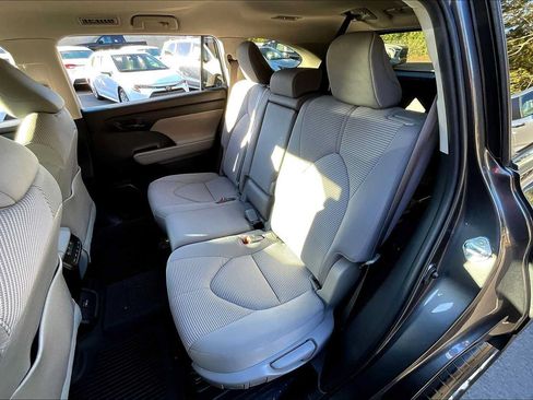 Used 2023 Toyota Highlander L FWD image 19