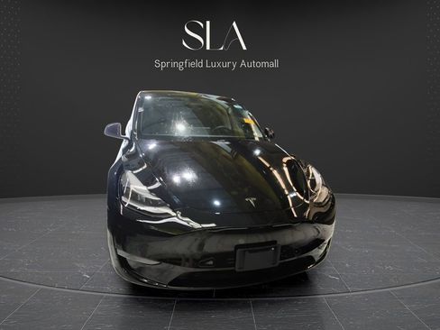 Used 2023 Tesla Model Y Long Range AWD/4WD image 2