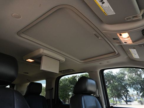 Used 2012 Cadillac Escalade Luxury RWD image 27